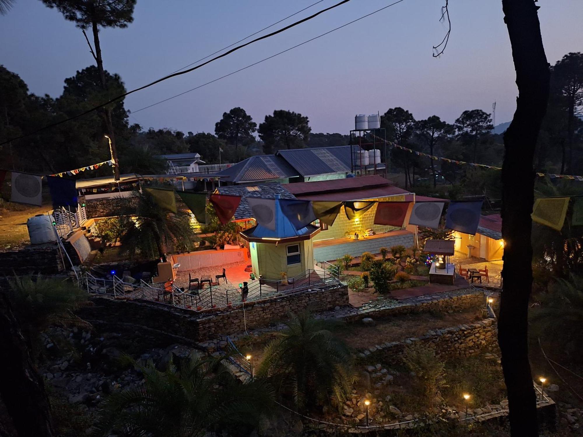 Tathastu Bir -Homestay ,Dorm,Hostel Luaran gambar